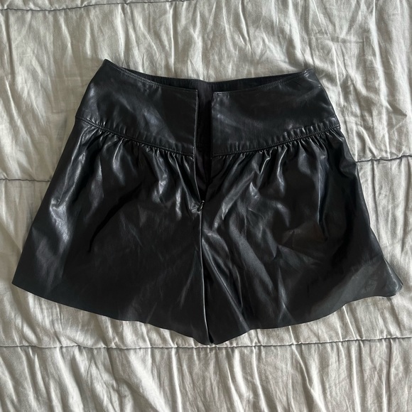 CLUB MONACO LEATHER SHORTS - Picture 3 of 6